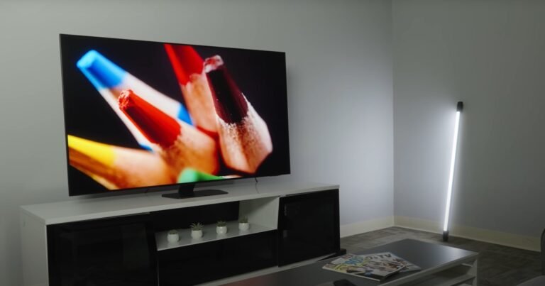This premium Samsung 55-inch TV is on sale for $800 off