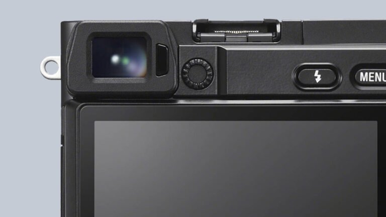 The viewfinder of the Sony A6100 camera