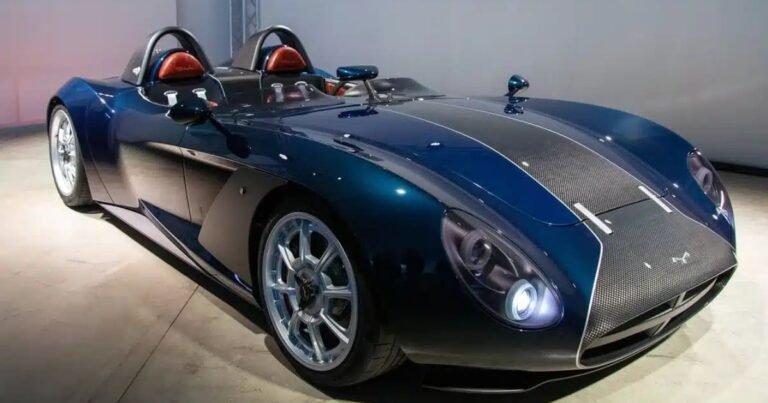 Take a look at this gorgeous Italian 60s-inspired carbon roadster, powered by a US V8